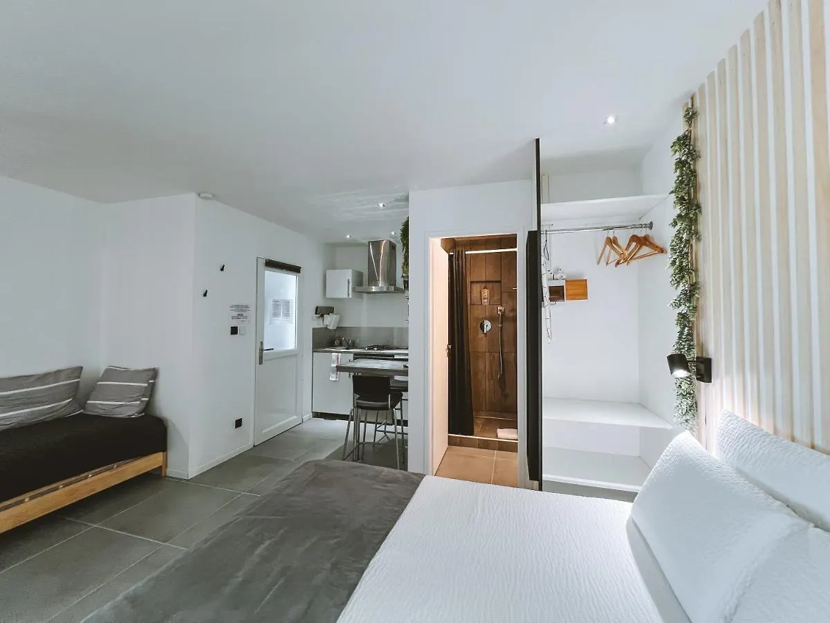 Hotel GEST-LOC LOCATION MEUBLÉE Sky - JARDIN&TERRASSE PRIVATIVE - PARKING PRIVÉ à Laveyron Maison d'hôtes