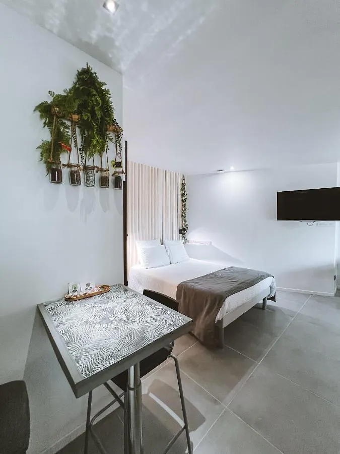 Hotel GEST-LOC LOCATION MEUBLÉE Sky - JARDIN&TERRASSE PRIVATIVE - PARKING PRIVÉ à Laveyron 0*,  France