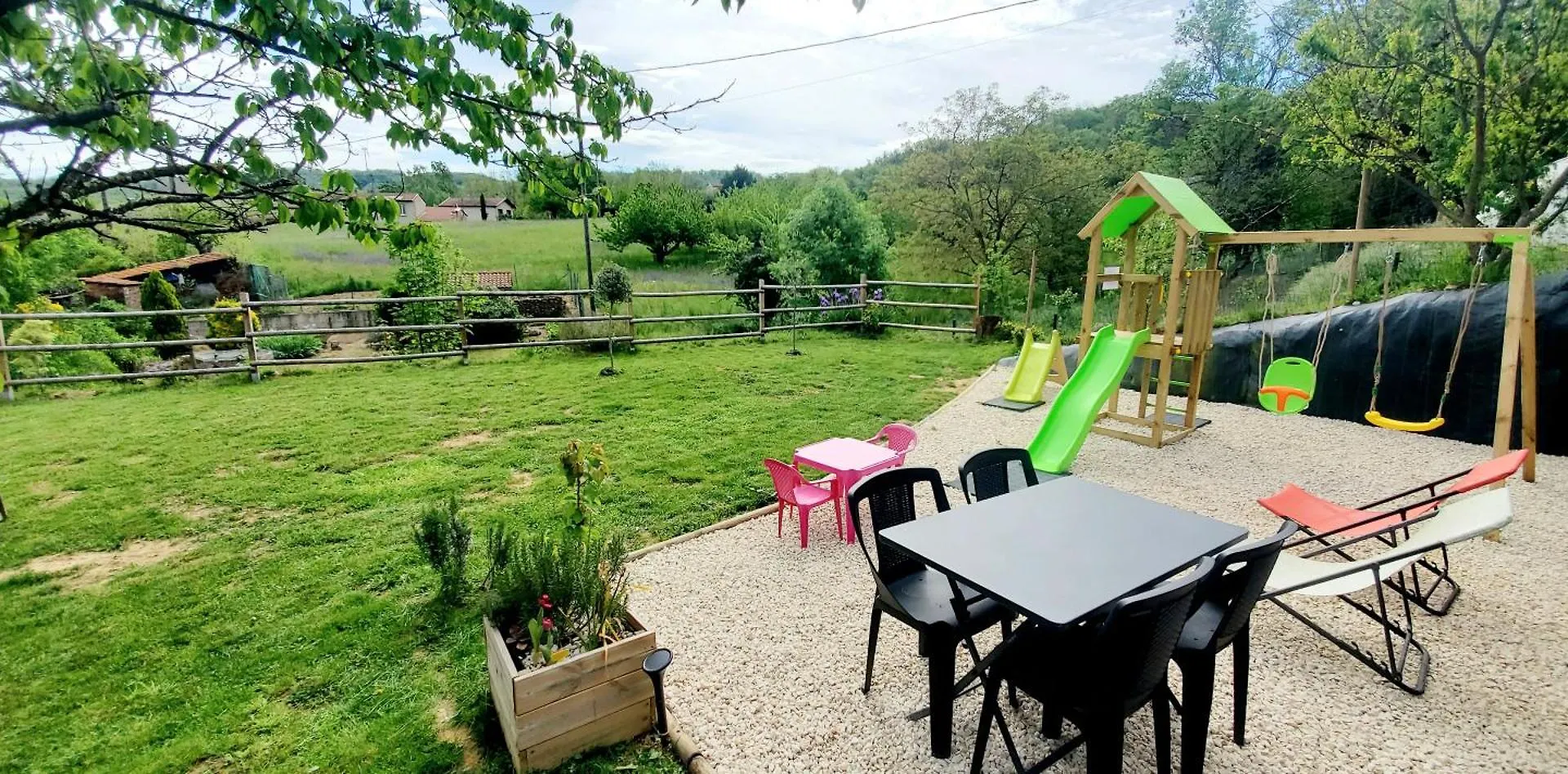 Maison d'hôtes Hotel GEST-LOC LOCATION MEUBLÉE Sky - JARDIN&TERRASSE PRIVATIVE - PARKING PRIVÉ à Laveyron